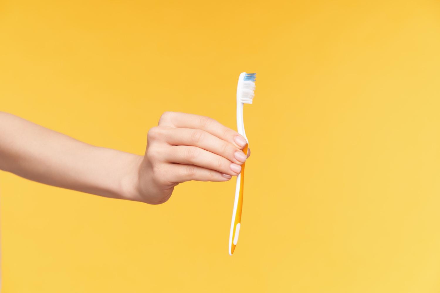 Como escolher a melhor escova de dentes